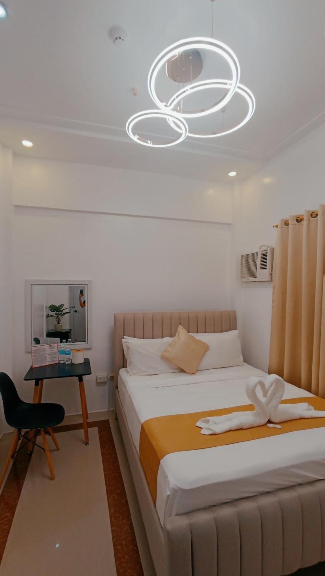 Elizabeth Hotel - Naga Pili  Bagian luar foto