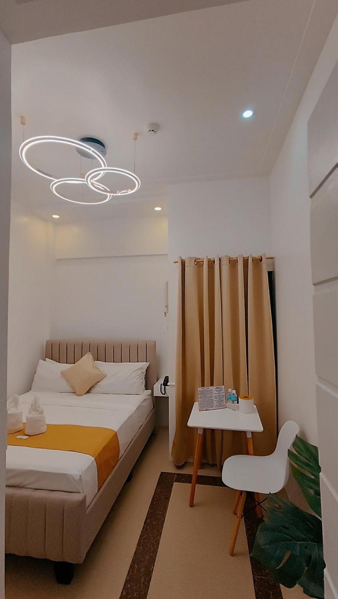 Elizabeth Hotel - Naga Pili  Bagian luar foto