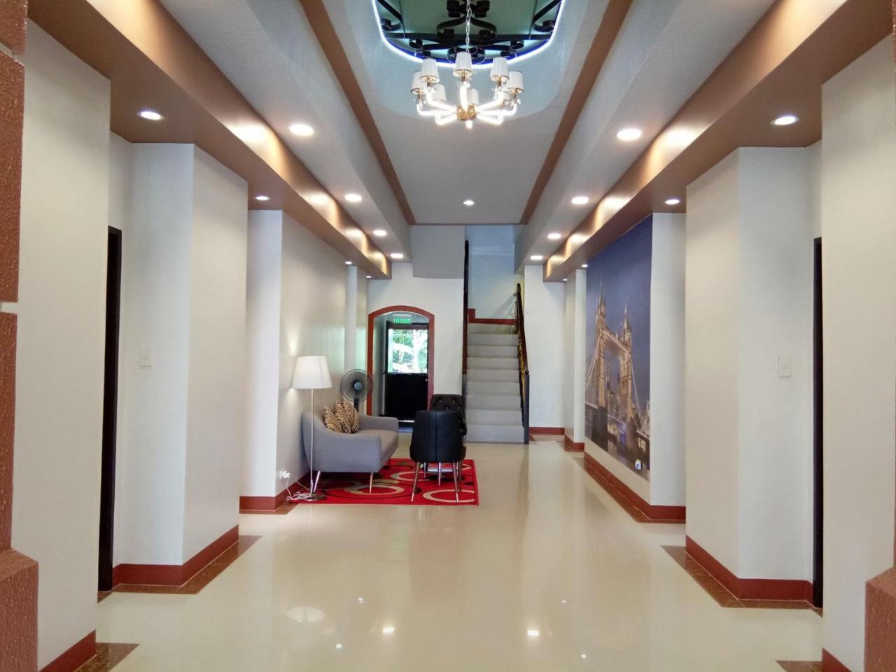Elizabeth Hotel - Naga Pili  Bagian luar foto