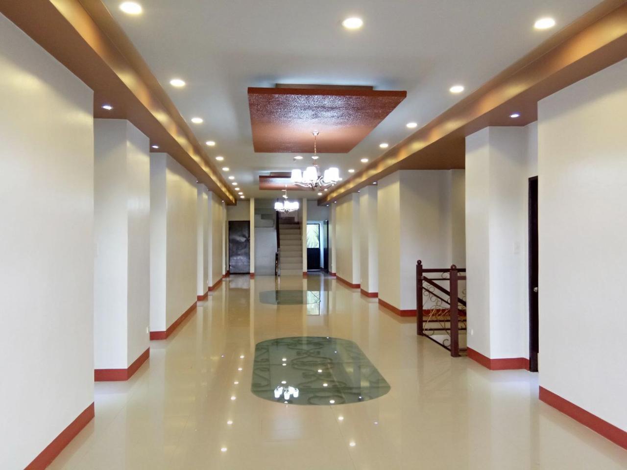Elizabeth Hotel - Naga Pili  Bagian luar foto