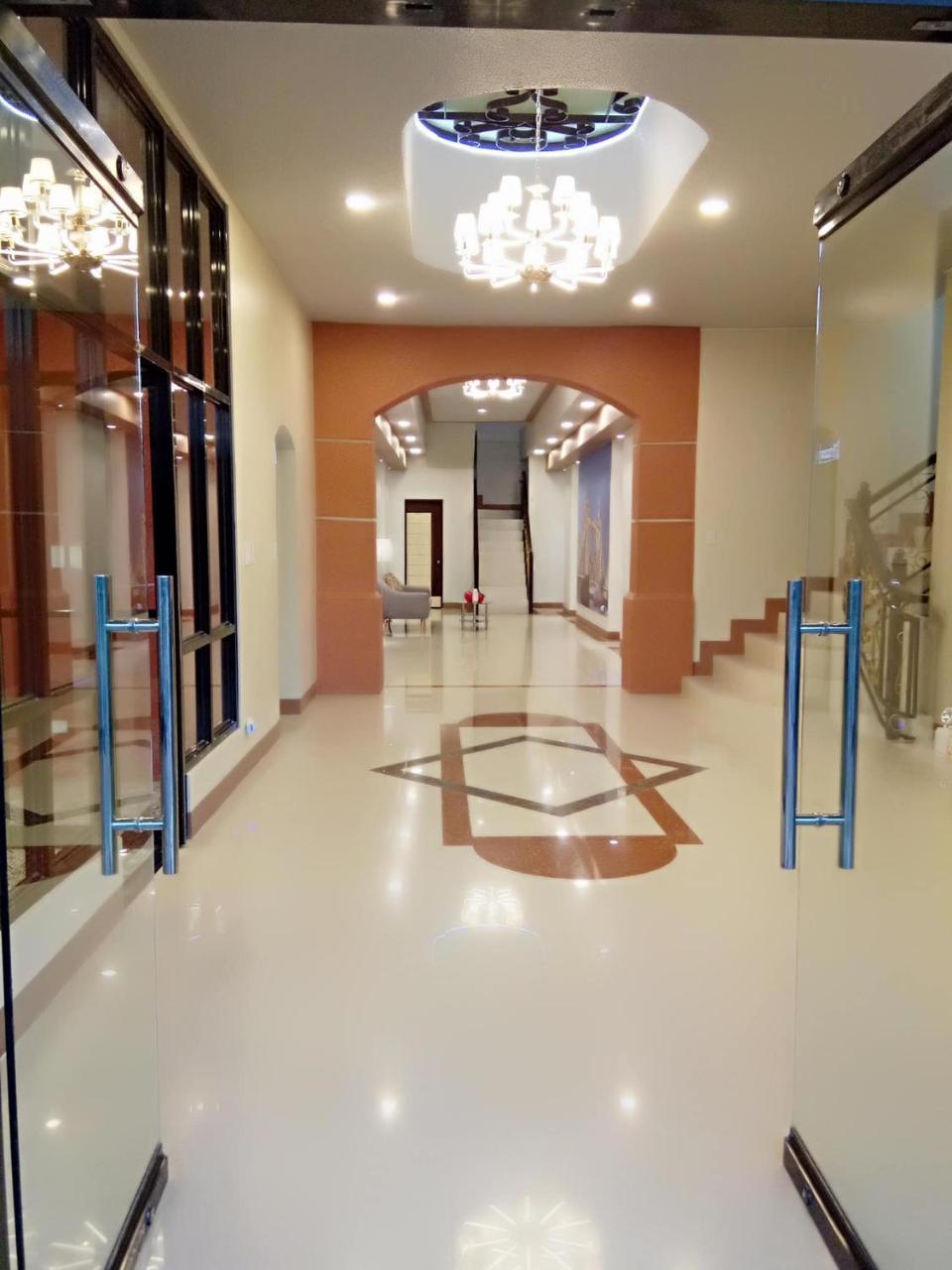 Elizabeth Hotel - Naga Pili  Bagian luar foto