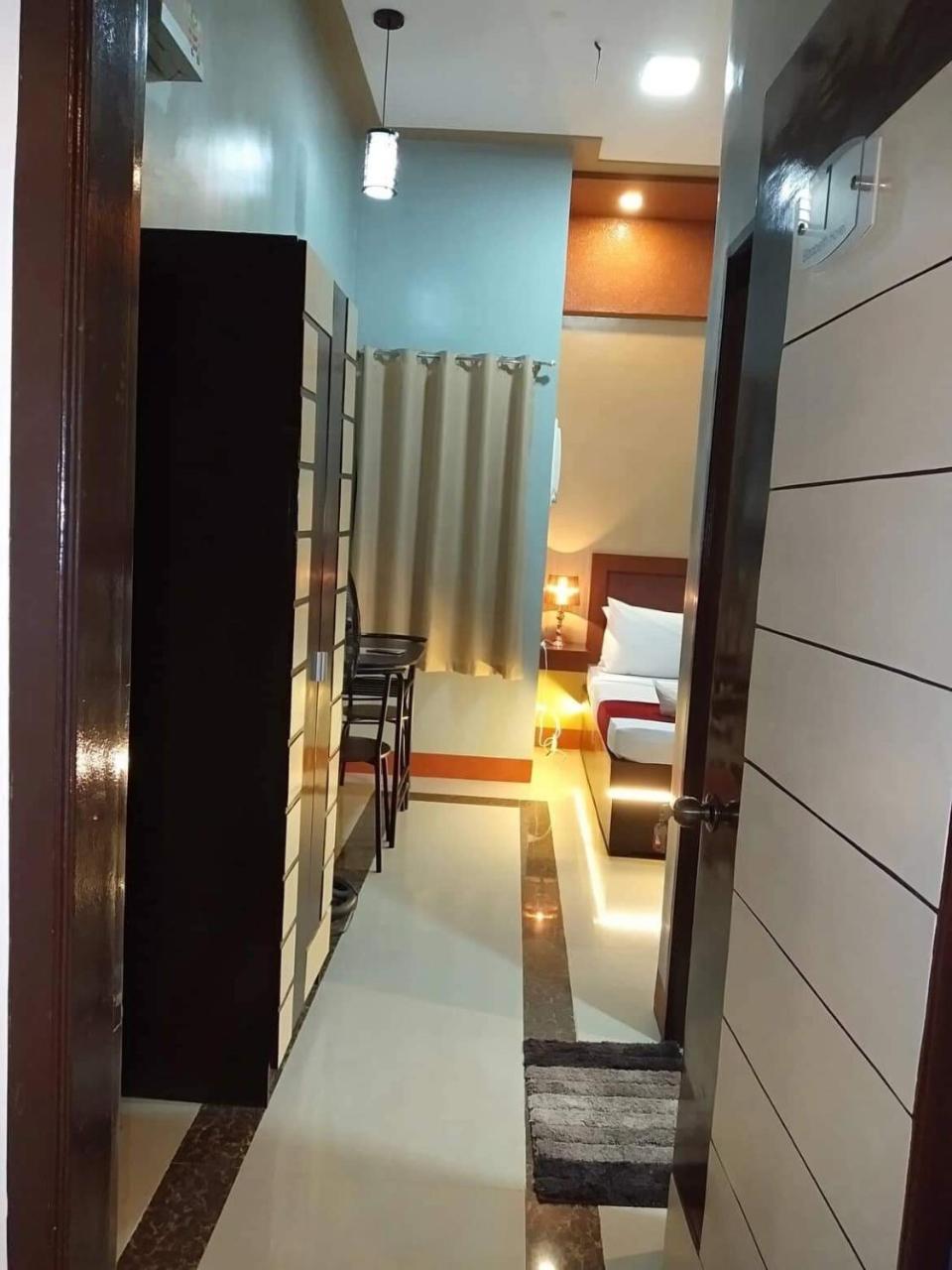 Elizabeth Hotel - Naga Pili  Bagian luar foto